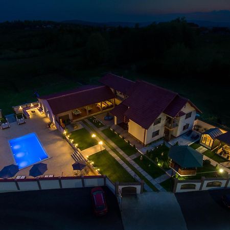 Pensiunea Adrian Novaci-Străini Esterno foto