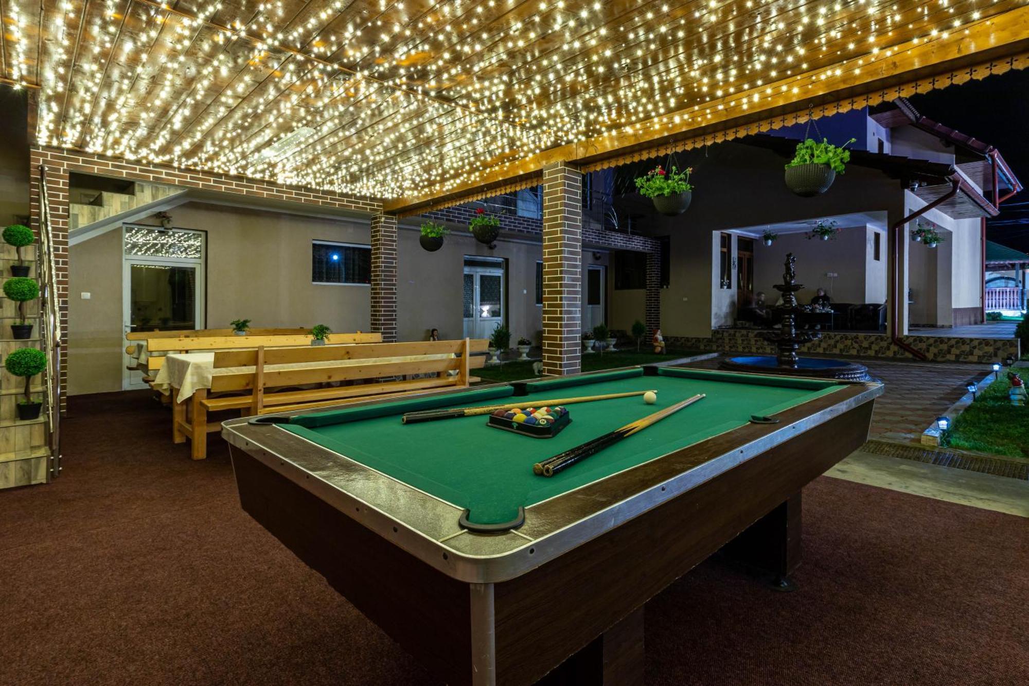 Pensiunea Adrian Novaci-Străini Esterno foto